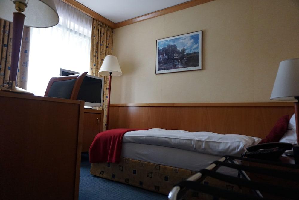 Hotel Rallye & Entrees Aux Bains De La Gruyere Булле Екстериор снимка